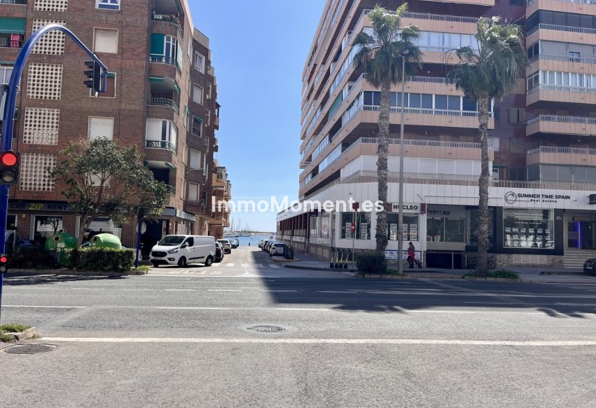 Resale - Apartment - Torrevieja - Torrevieja Centro