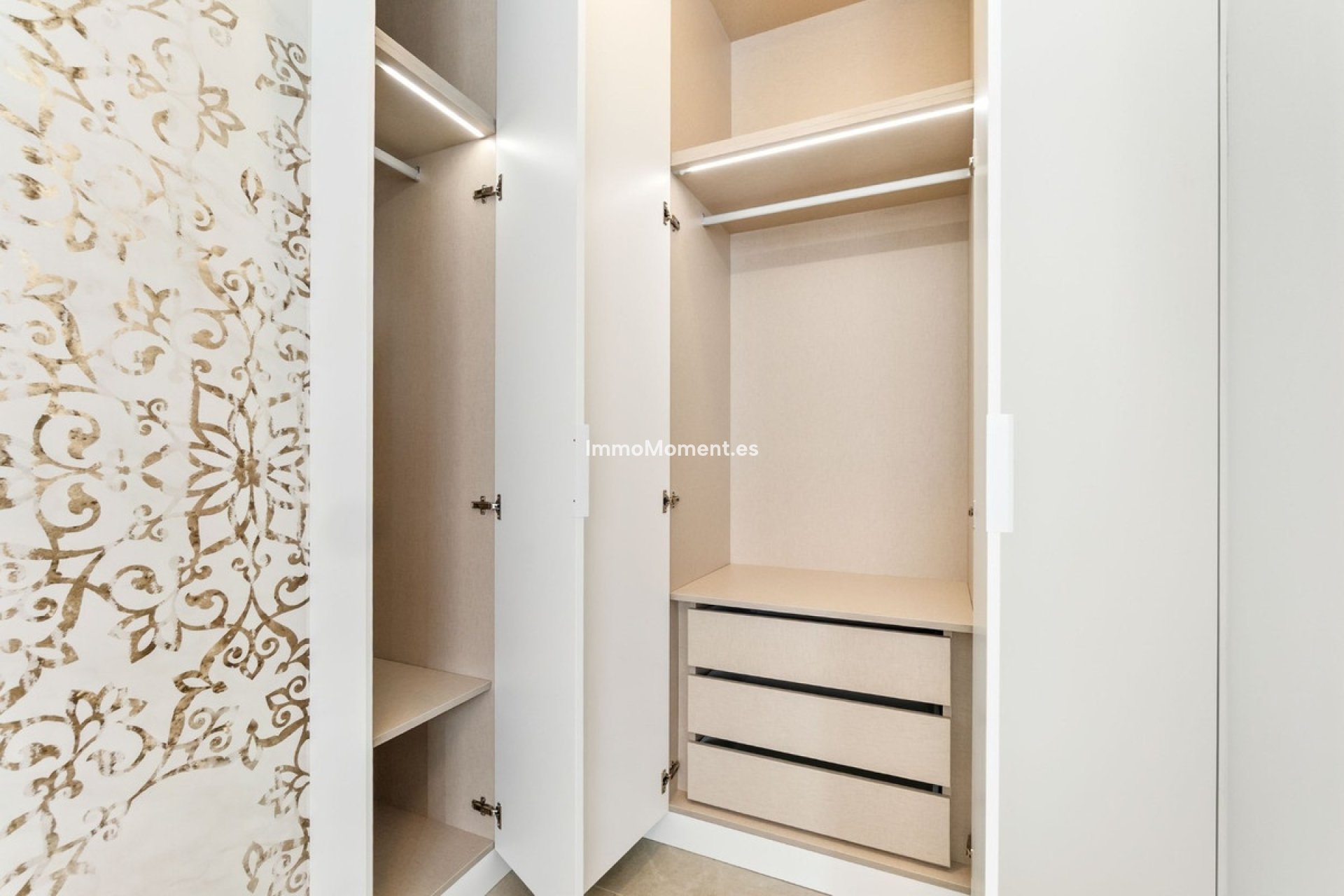 Resale - Apartment - Torrevieja - Torrevieja Centro