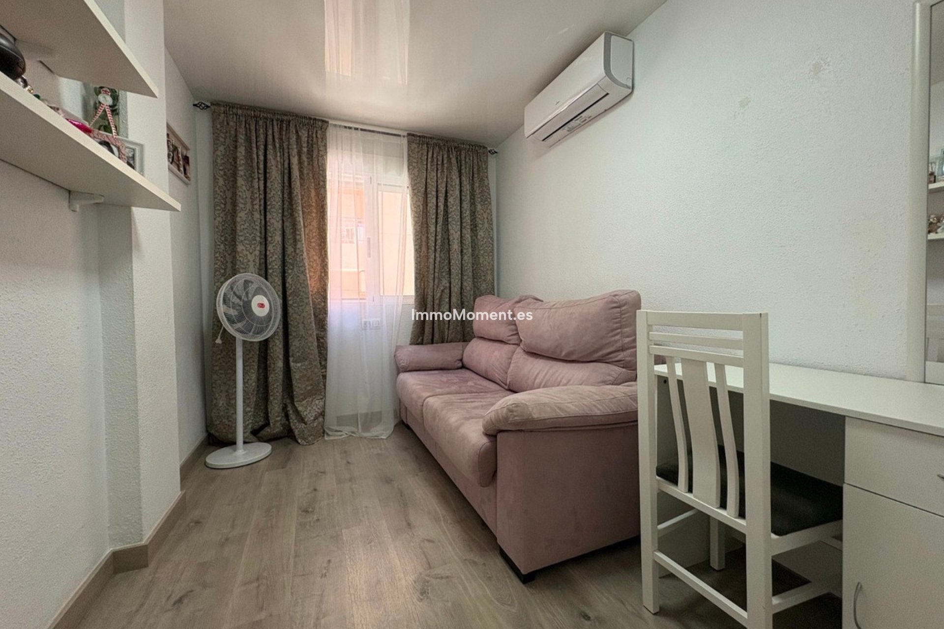 Resale - Apartment - Torrevieja - Torrevieja Centro