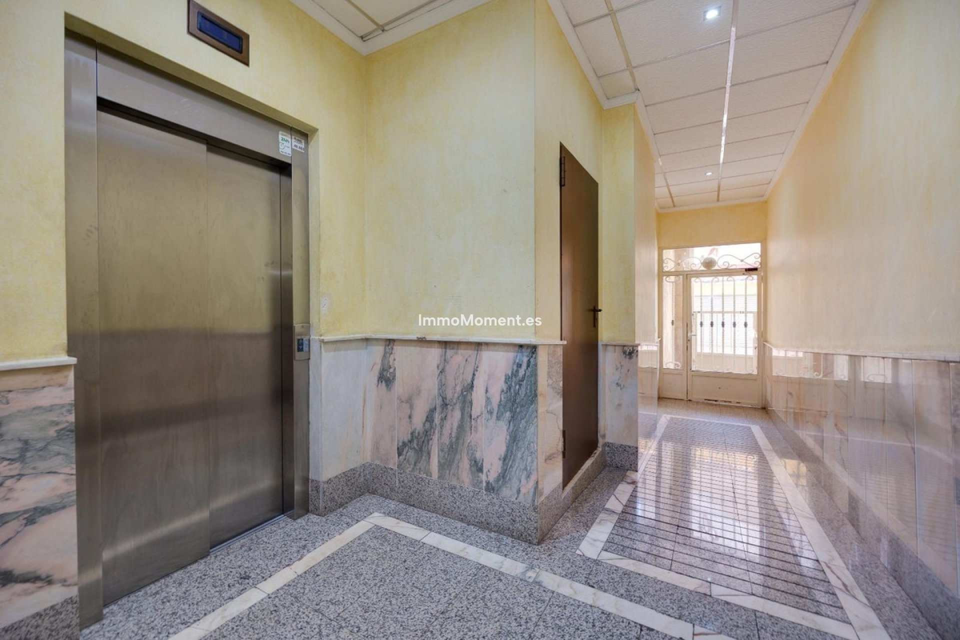 Resale - Apartment - Torrevieja - Torrevieja Centro