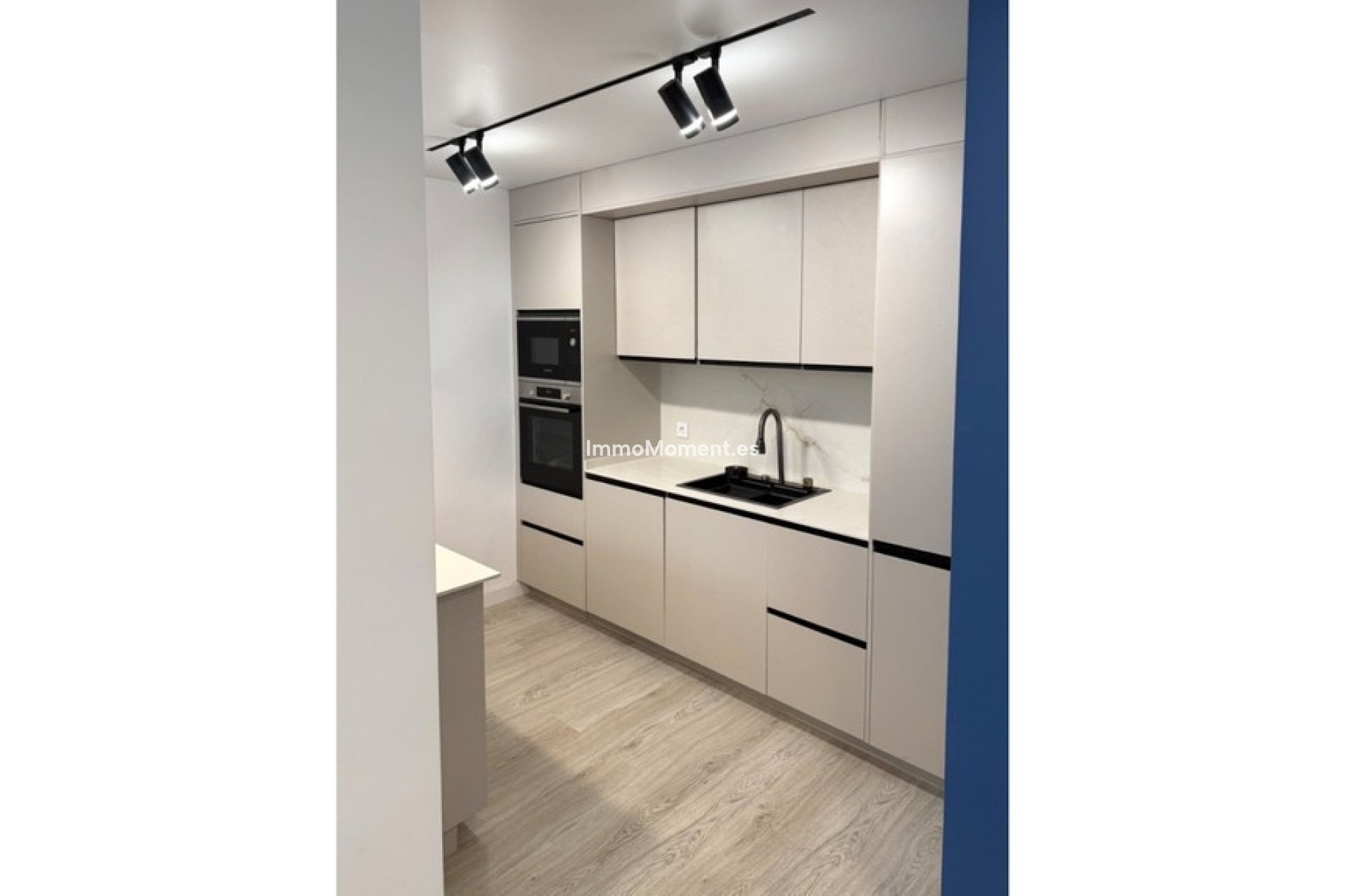 Resale - Apartment - Torrevieja - Torrevieja Centro