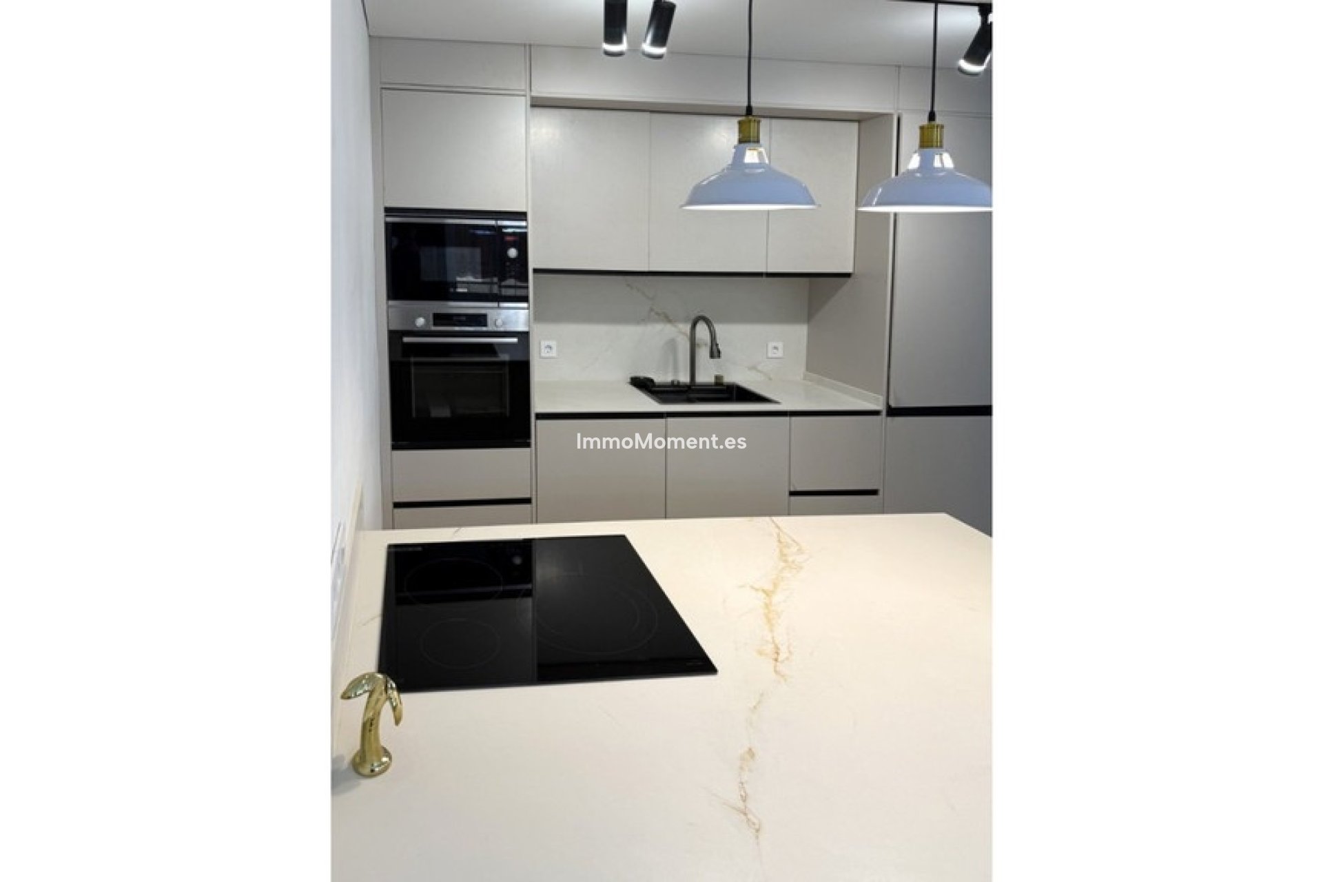 Resale - Apartment - Torrevieja - Torrevieja Centro