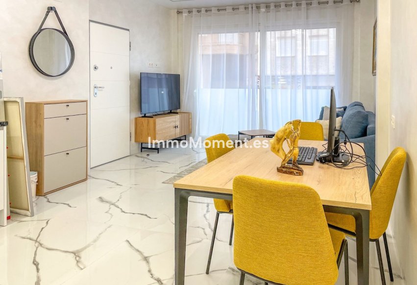 Resale - Apartment - Torrevieja - Torrevieja Centro