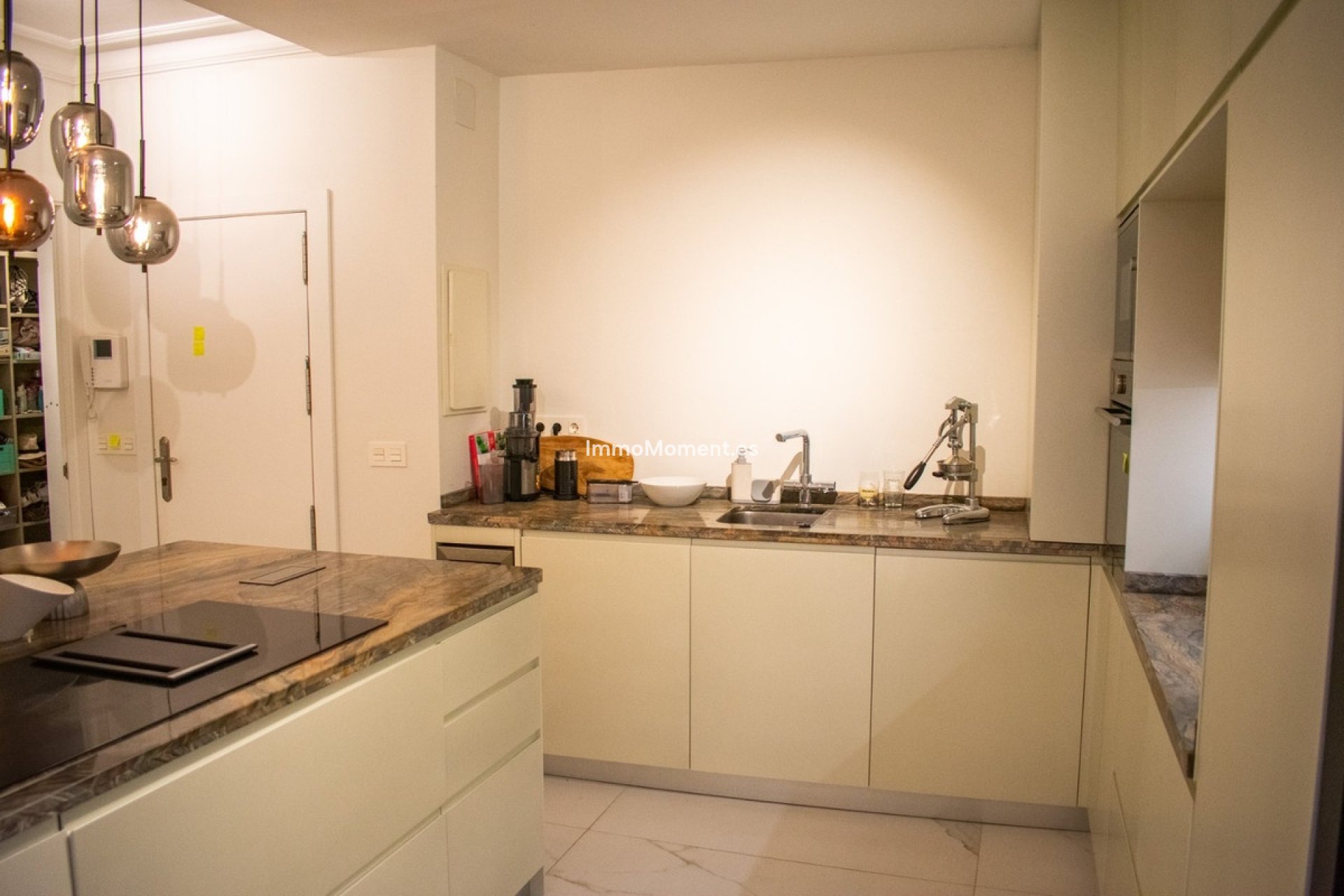 Resale - Apartment - Torrevieja - Torrevieja Centro