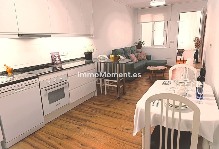 Resale - Apartment - Torrevieja - Torrevieja Centro