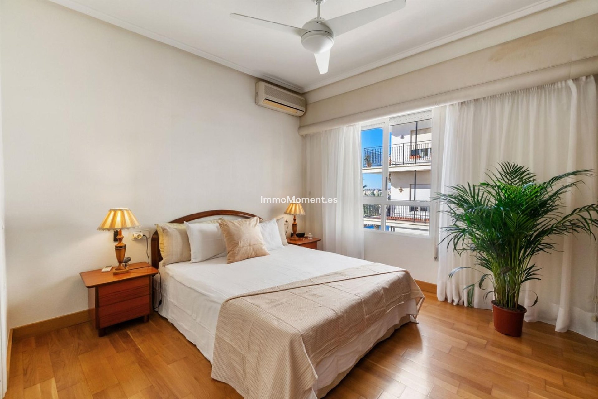 Resale - Apartment - Torrevieja - Torrevieja Centro