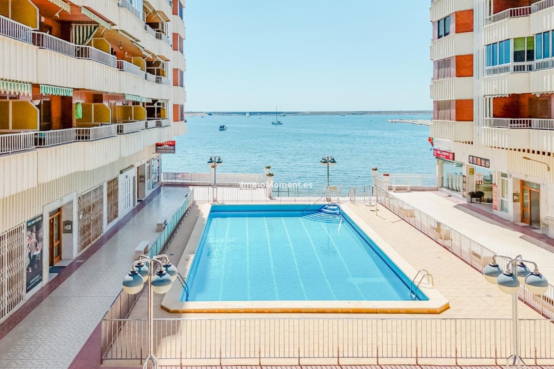 Resale - Apartment - Torrevieja - Torrevieja Centro