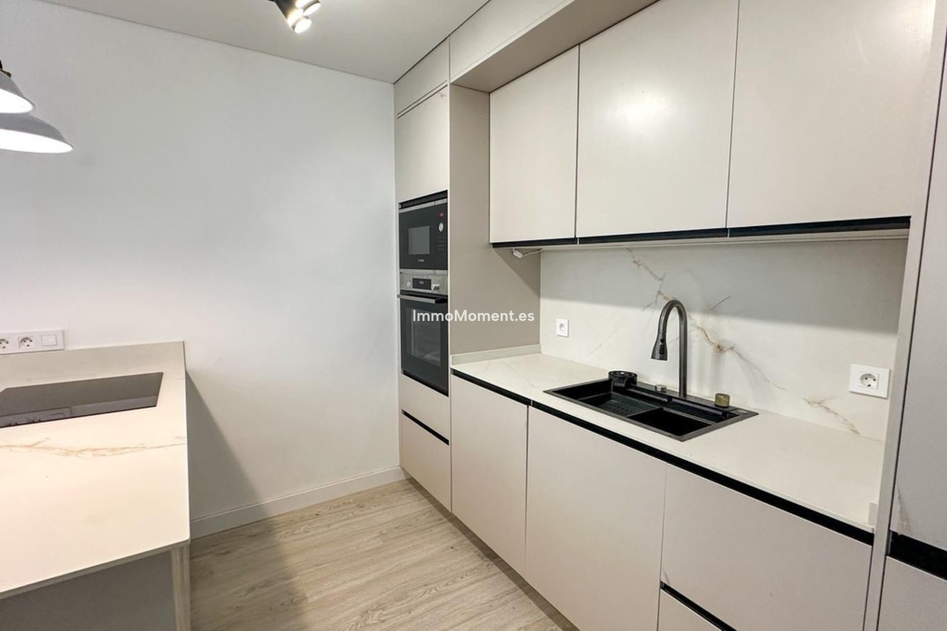 Resale - Apartment - Torrevieja - Torrevieja Centro
