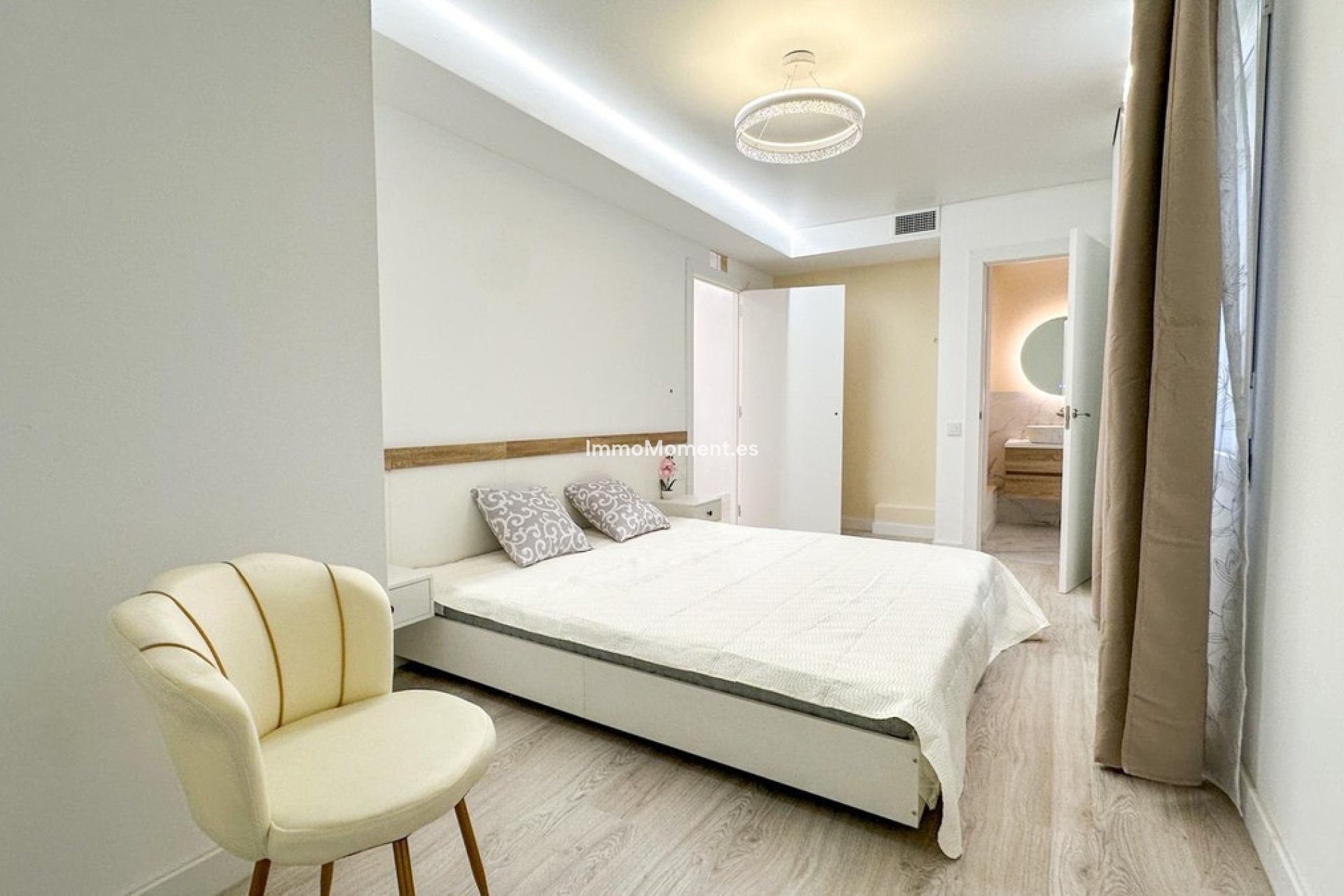 Resale - Apartment - Torrevieja - Torrevieja Centro