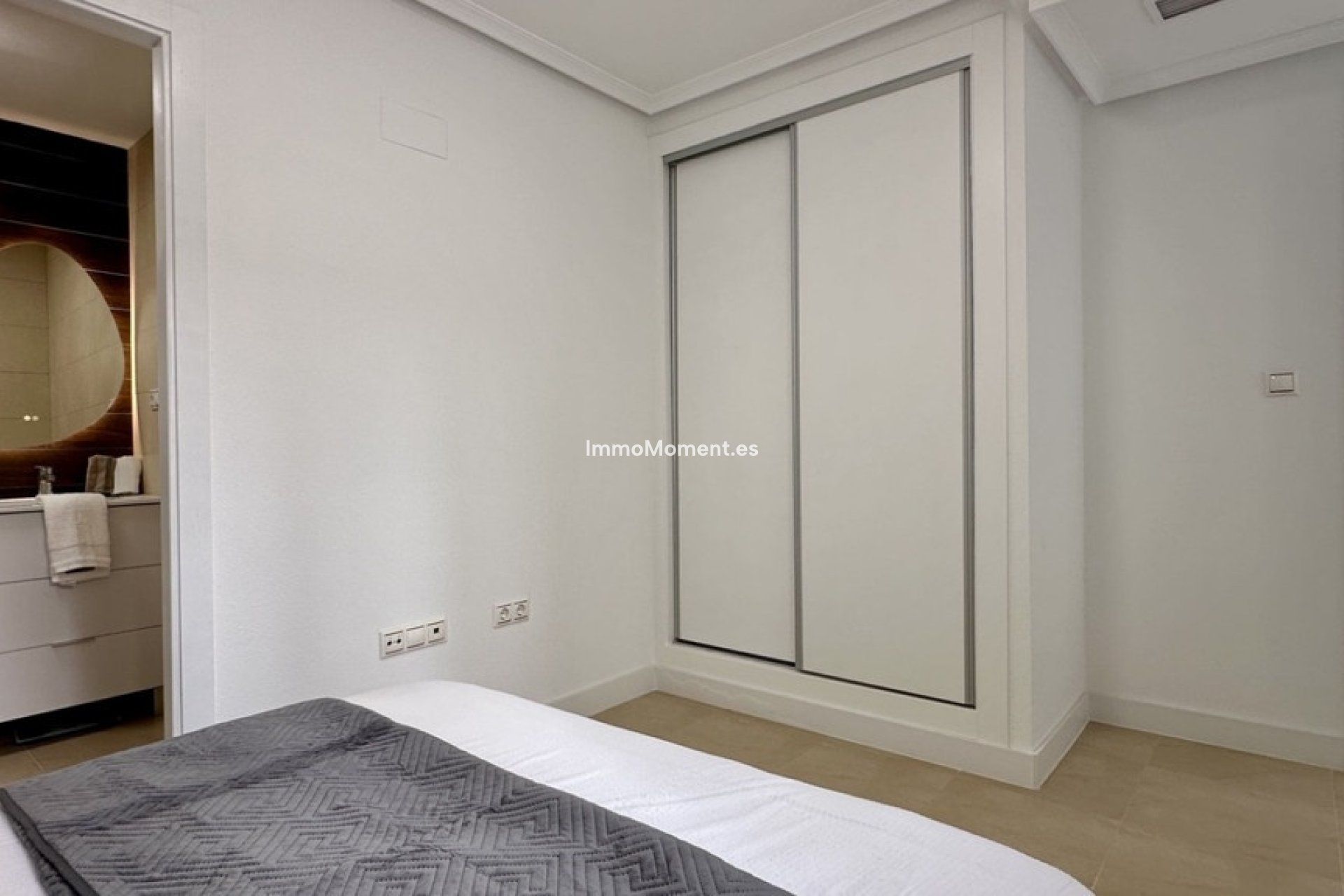 Resale - Apartment - Torrevieja - Torrevieja Centro