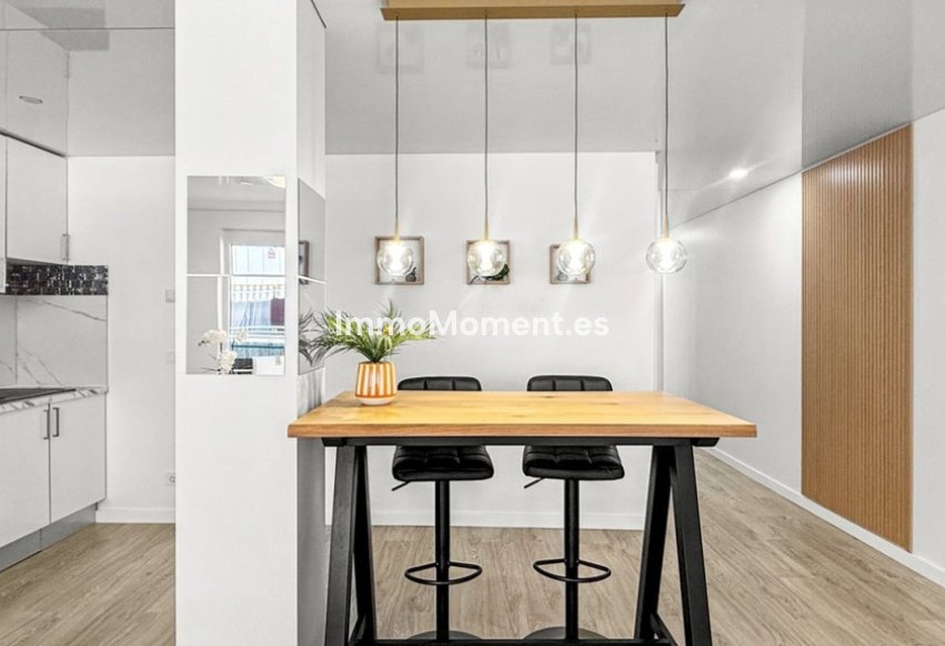 Resale - Apartment - Torrevieja - Torrevieja Centro