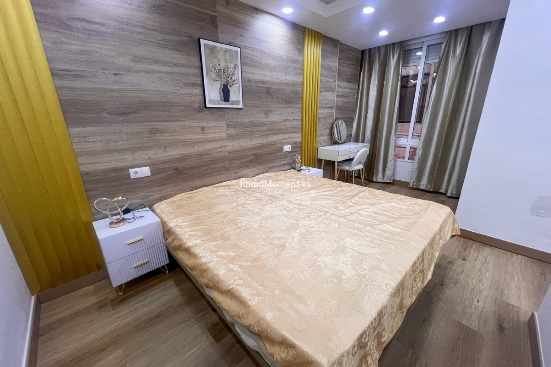 Resale - Apartment - Torrevieja - Torrevieja Centro