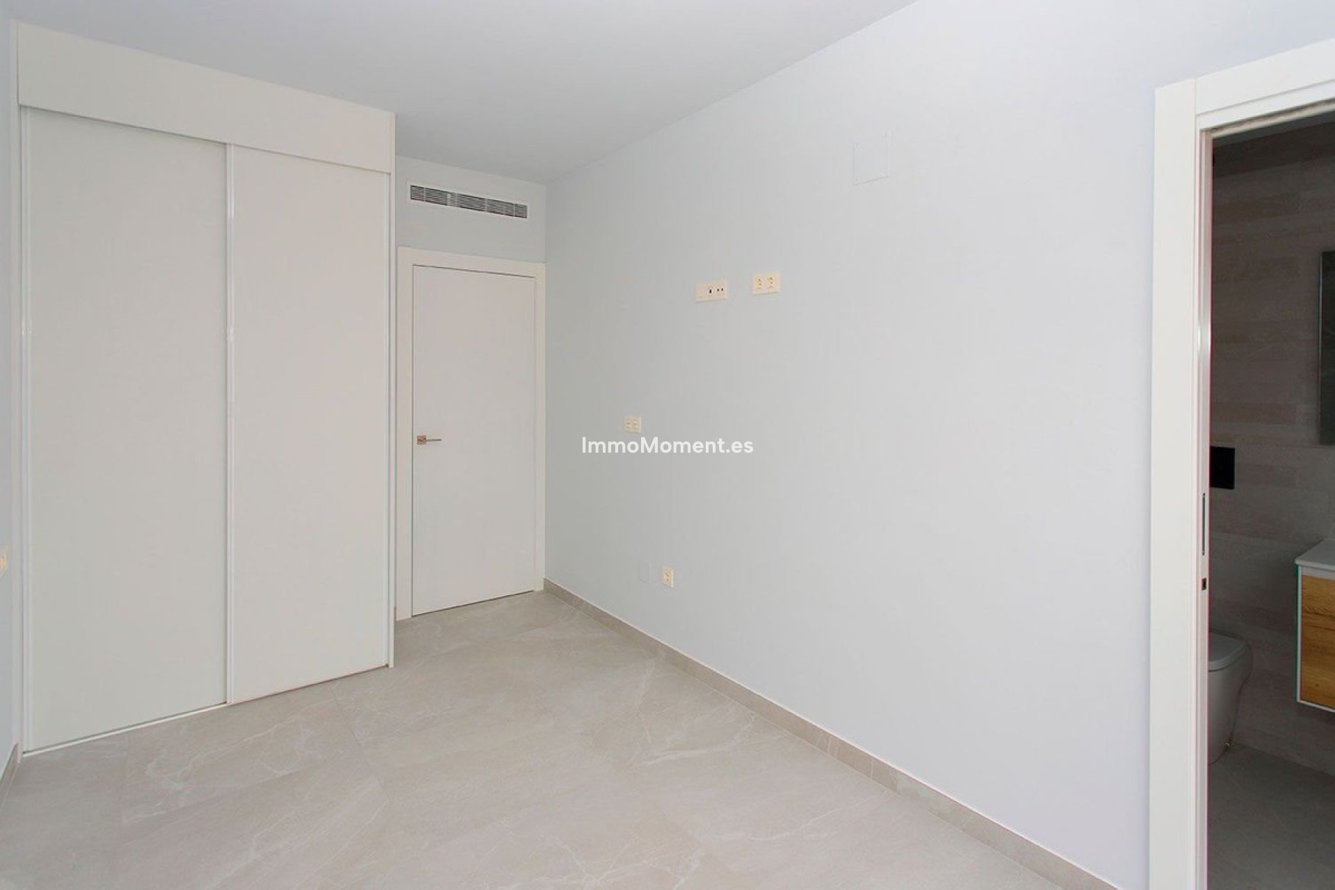 Resale - Apartment - Torrevieja - Torrevieja Centro
