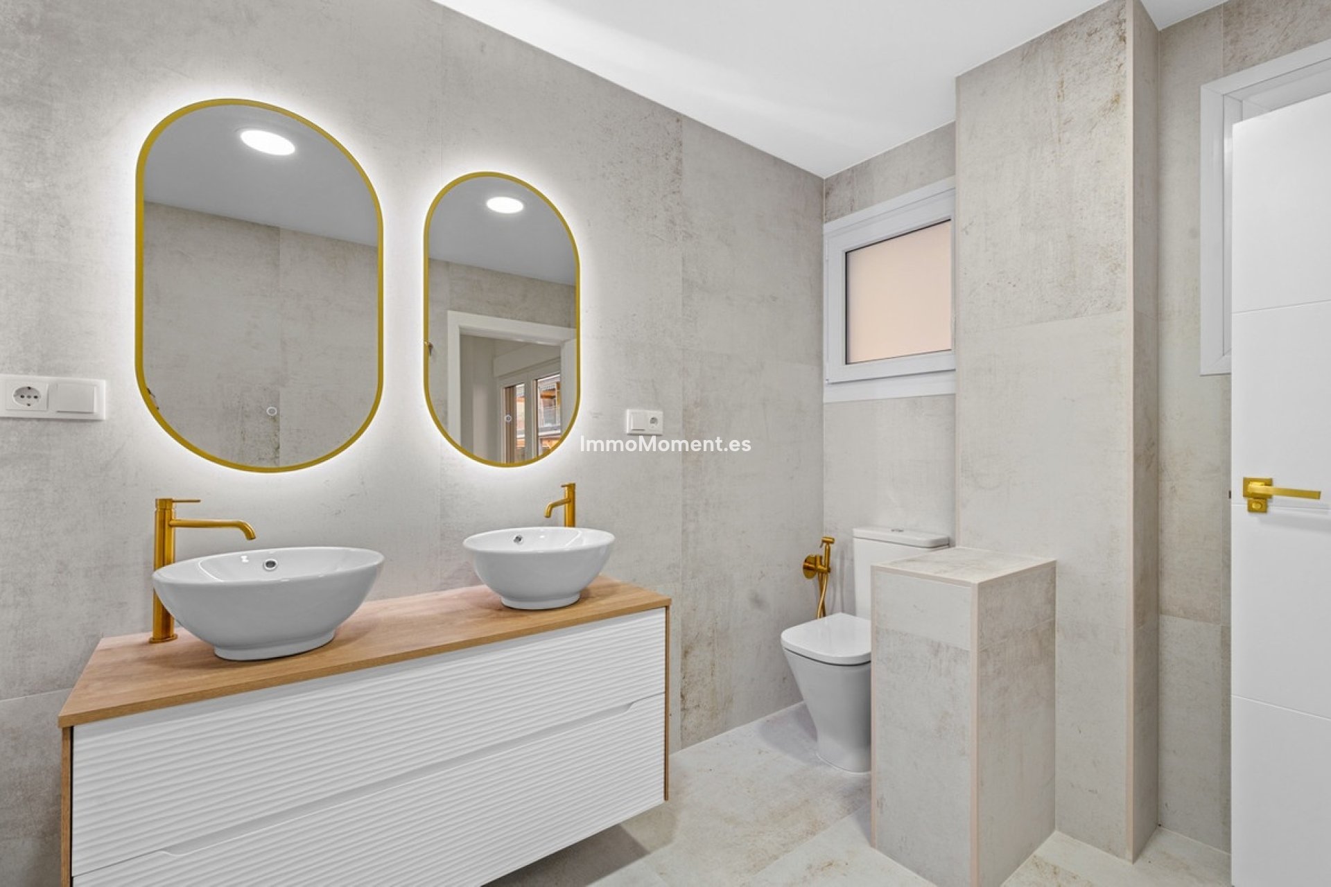 Resale - Apartment - Torrevieja - Torrevieja Centro
