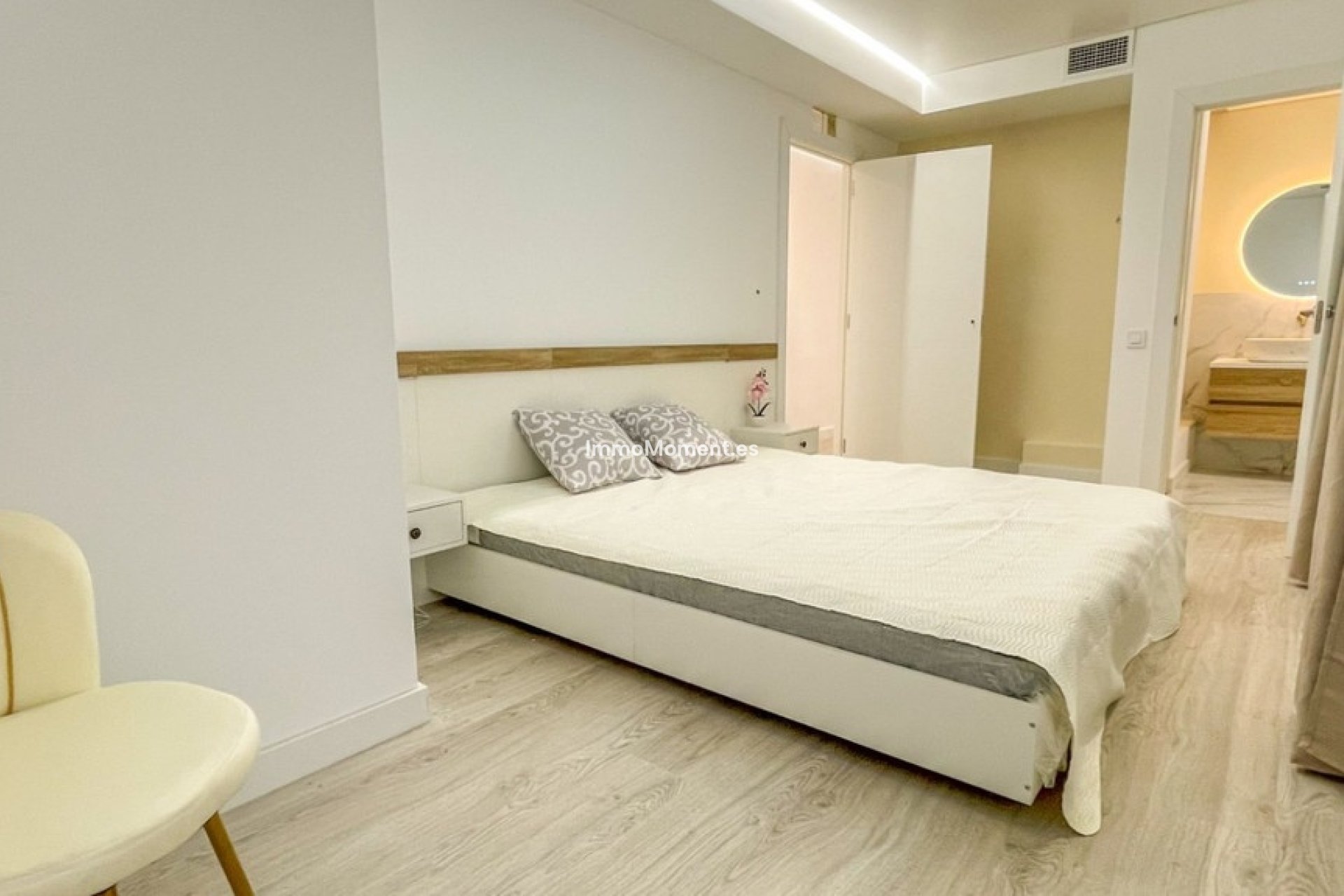 Resale - Apartment - Torrevieja - Torrevieja Centro