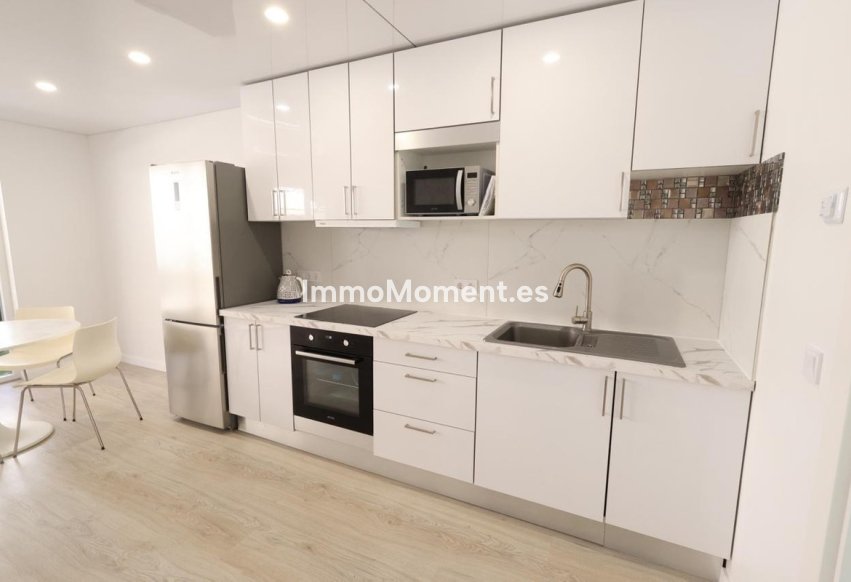 Resale - Apartment - Torrevieja - Torrevieja Centro