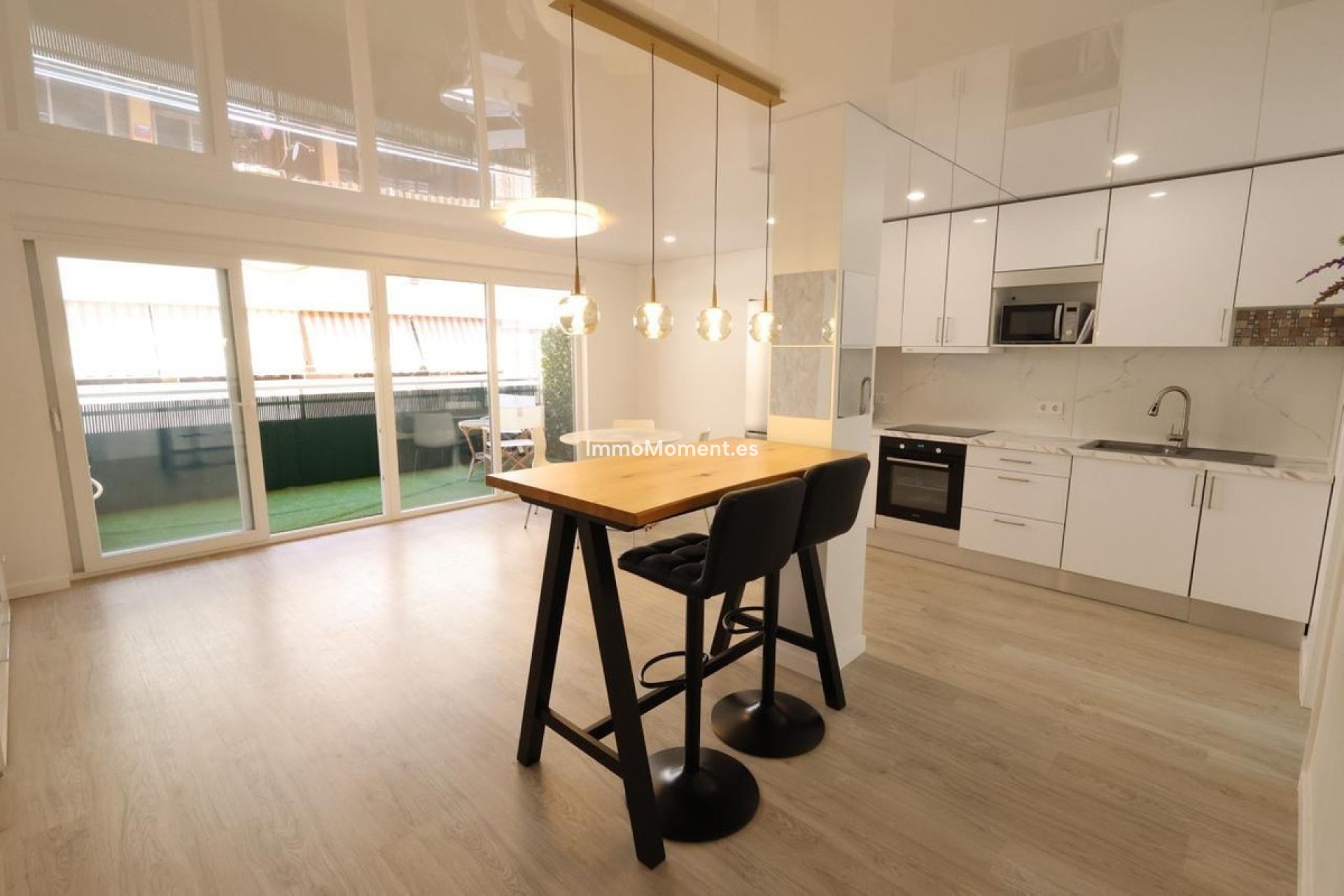 Resale - Apartment - Torrevieja - Torrevieja Centro