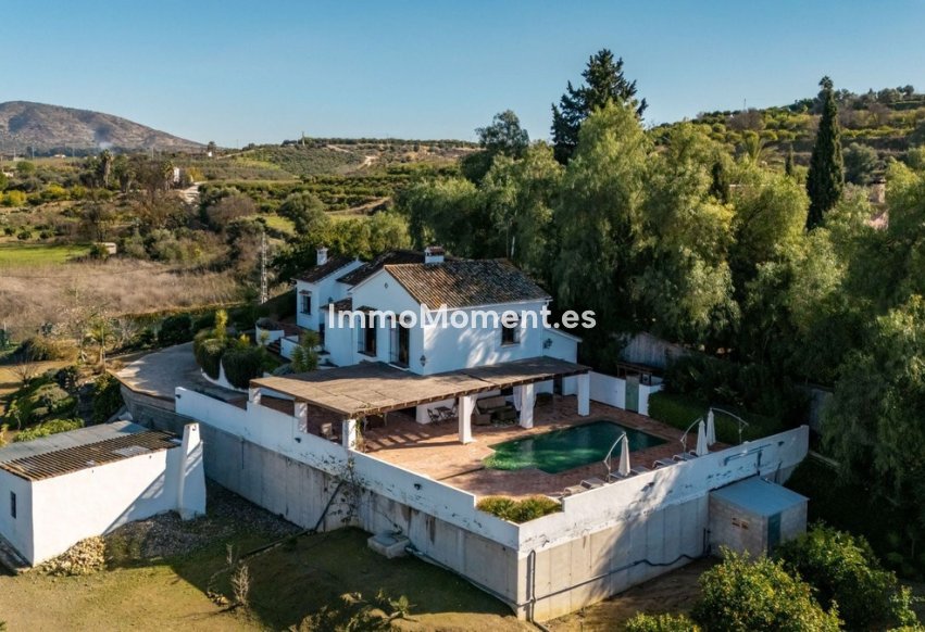Resale - Country house - Inland  - Alhaurín el Grande Centro