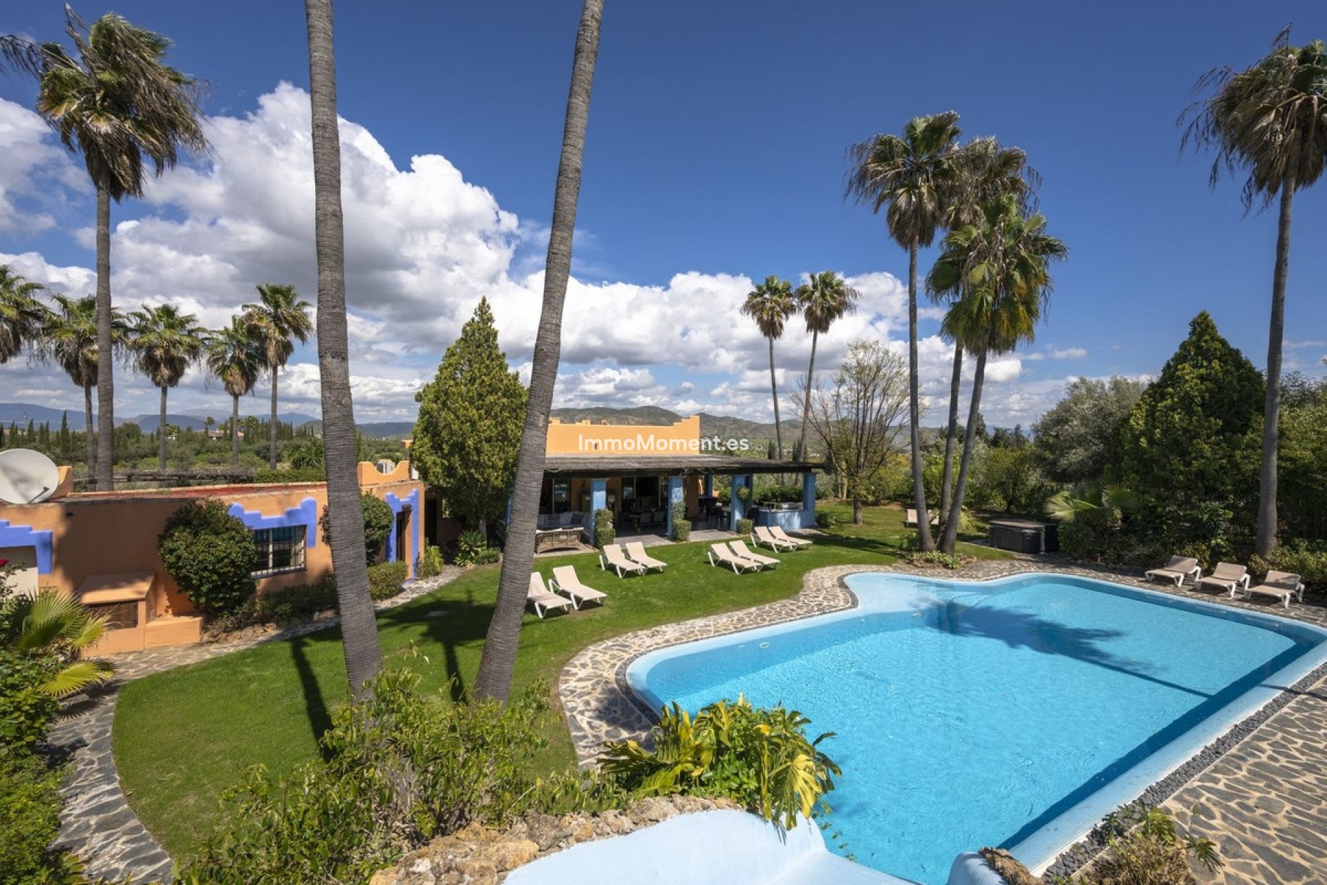 Resale - Country house - Inland  - Alhaurín el Grande Centro