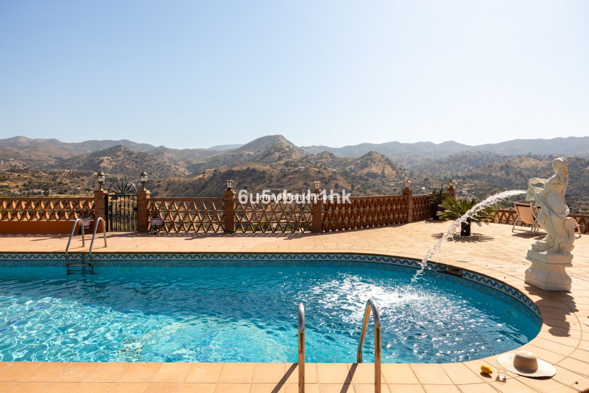 Resale - Country house - Inland  - Almogía