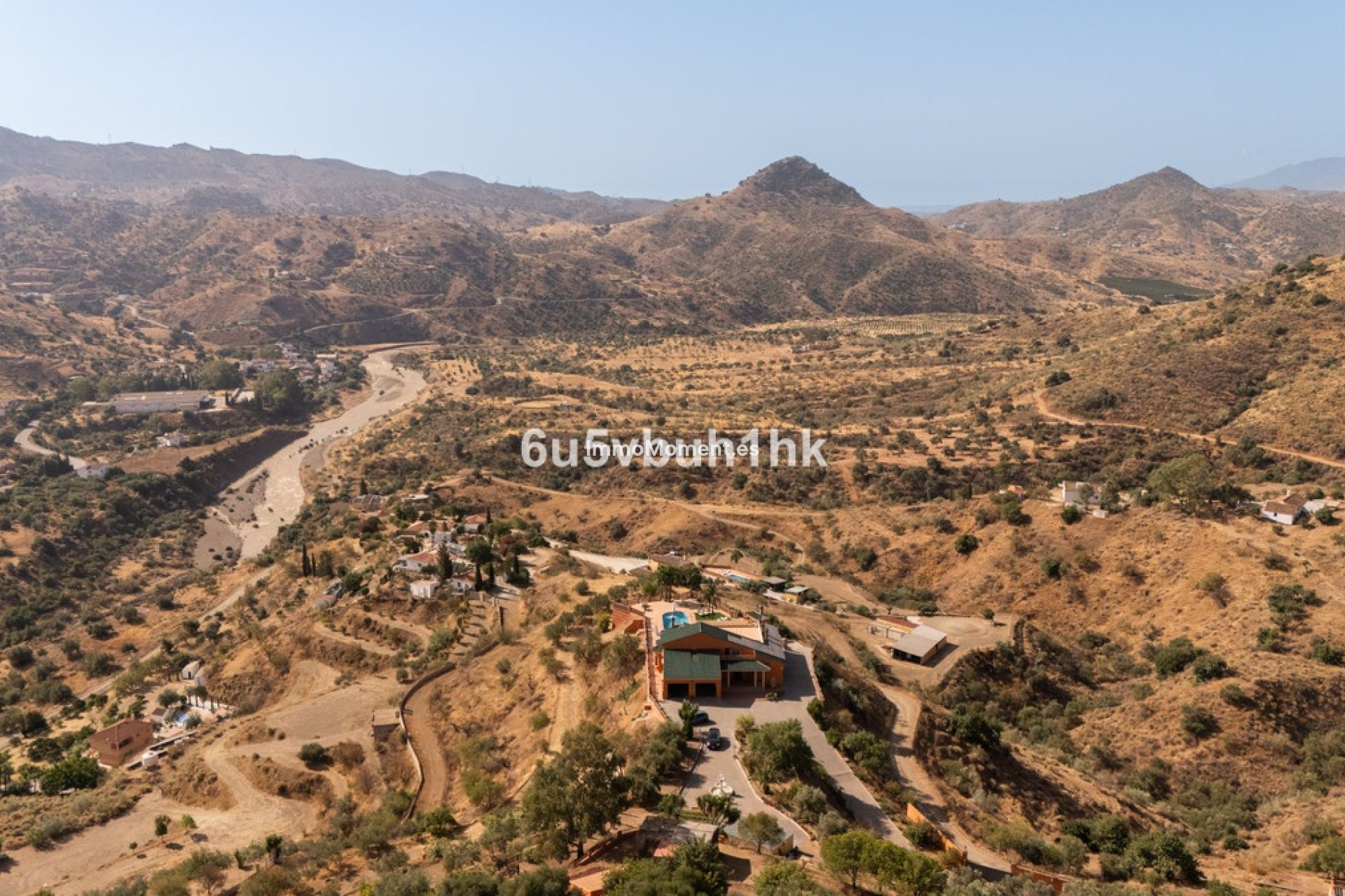 Resale - Country house - Inland  - Almogía