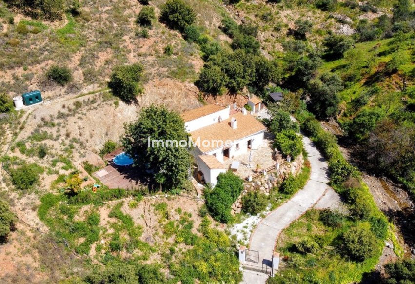 Resale - Country house - Inland  - Almogía
