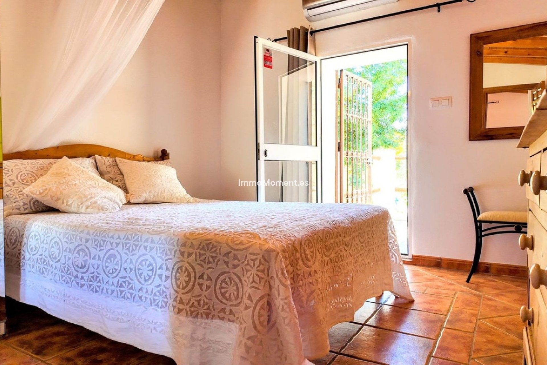 Resale - Country house - Inland  - Almogía