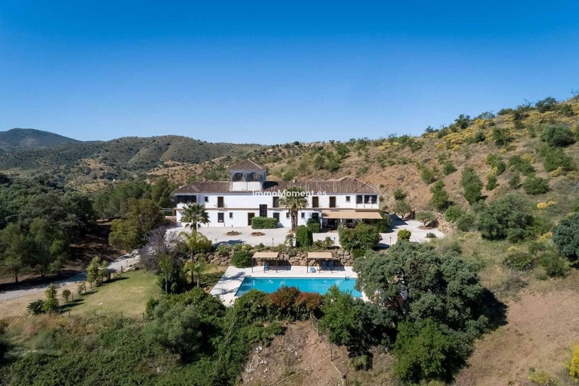 Resale - Country house - Inland  - Almogía