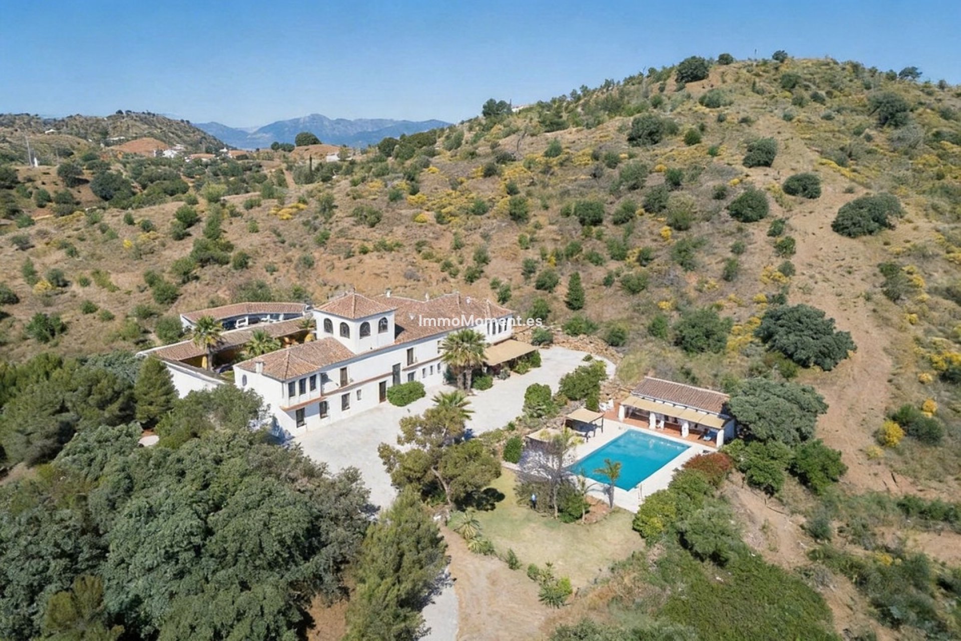 Resale - Country house - Inland  - Almogía