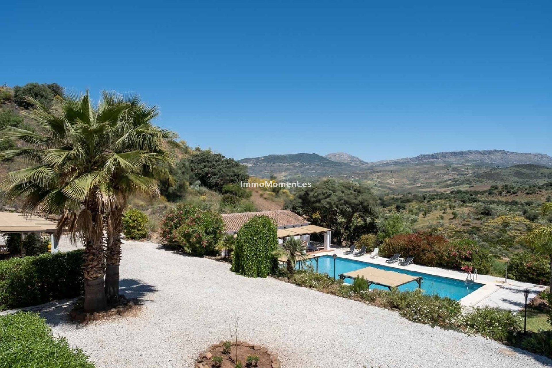 Resale - Country house - Inland  - Almogía