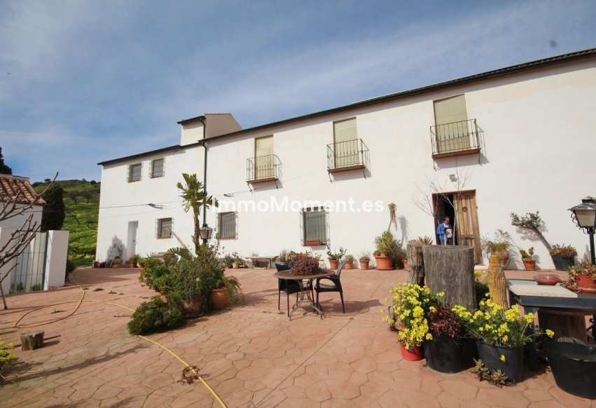 Resale - Country house - Inland  - Almogía