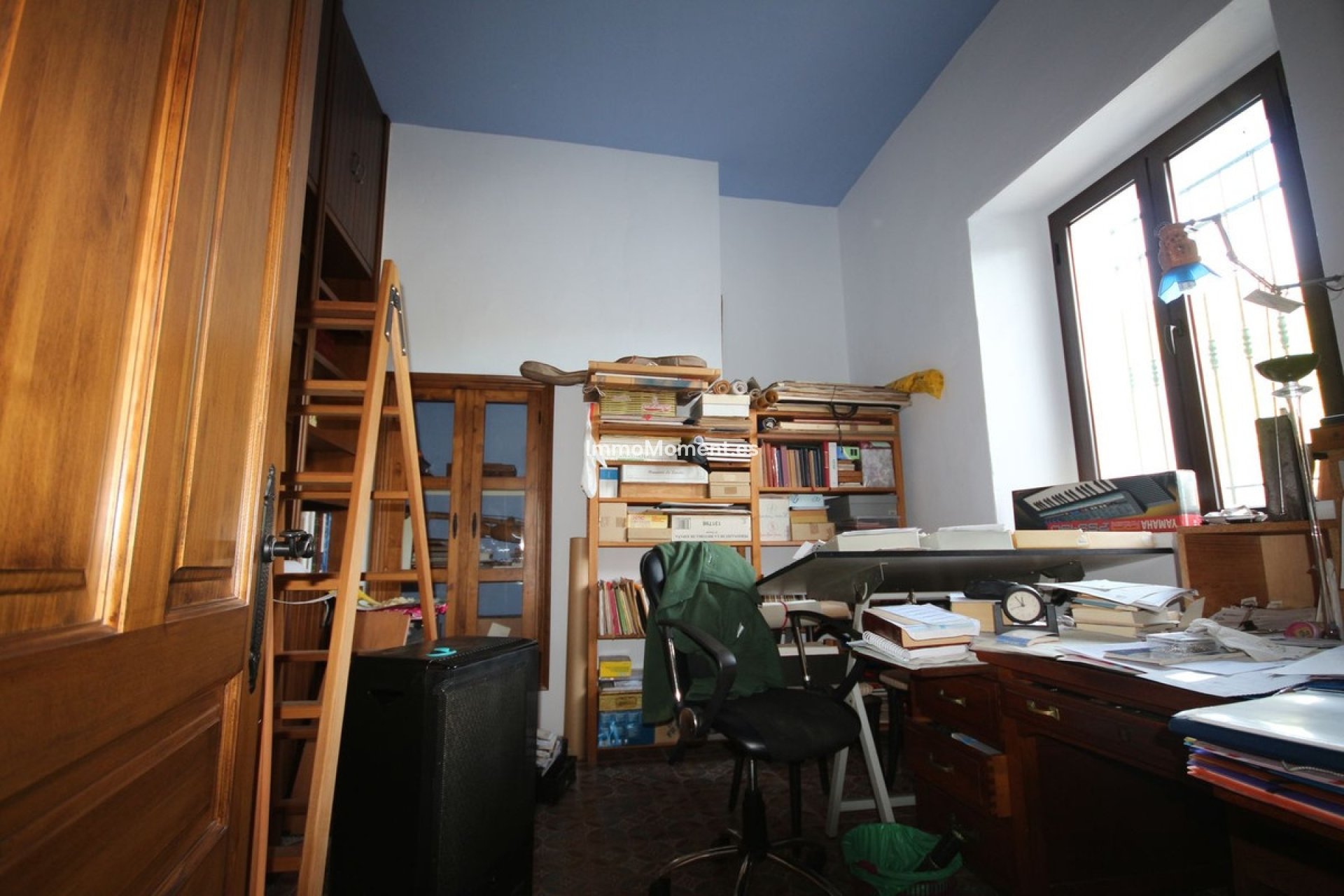 Resale - Country house - Inland  - Almogía