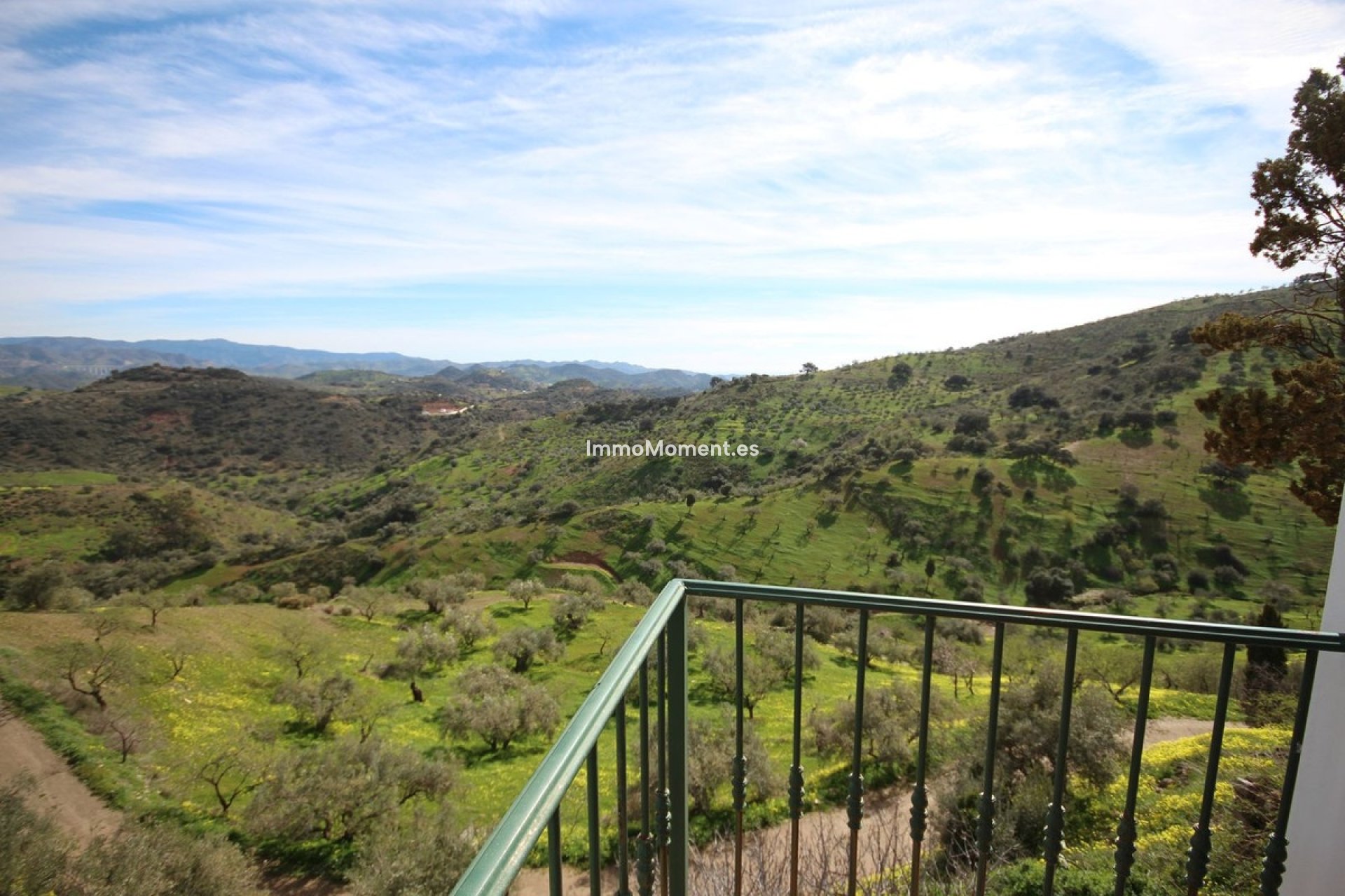 Resale - Country house - Inland  - Almogía