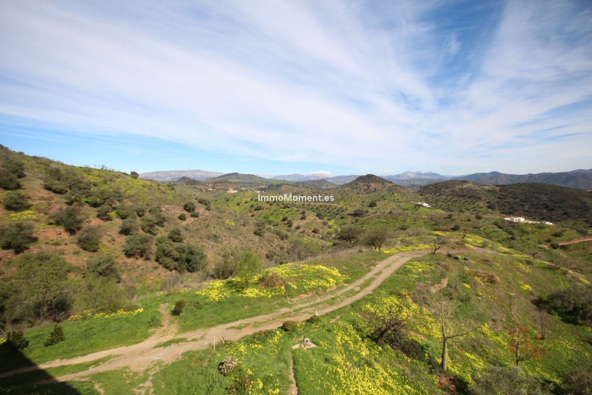 Resale - Country house - Inland  - Almogía