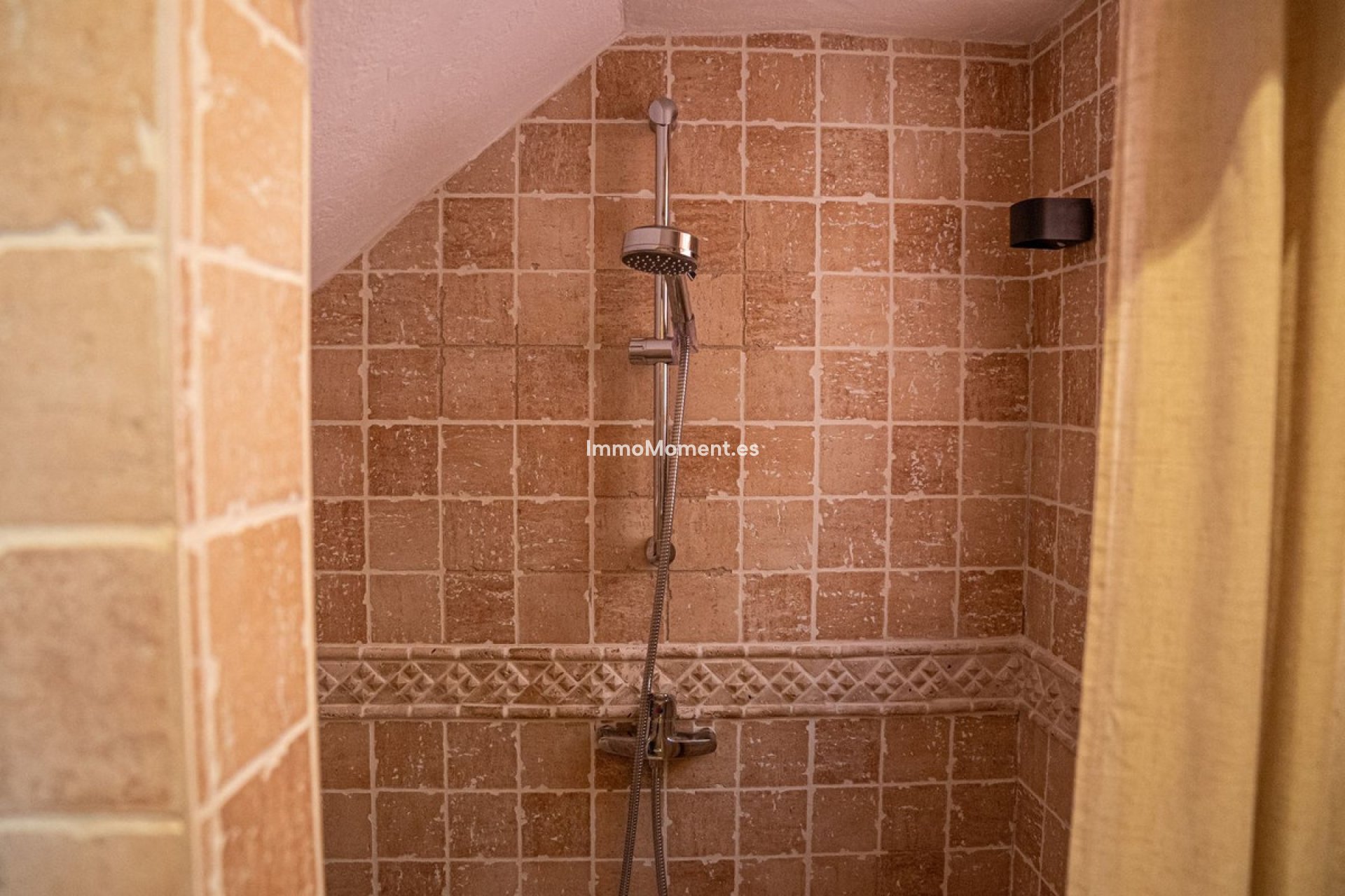 Resale - Country house - Inland  - Almogía
