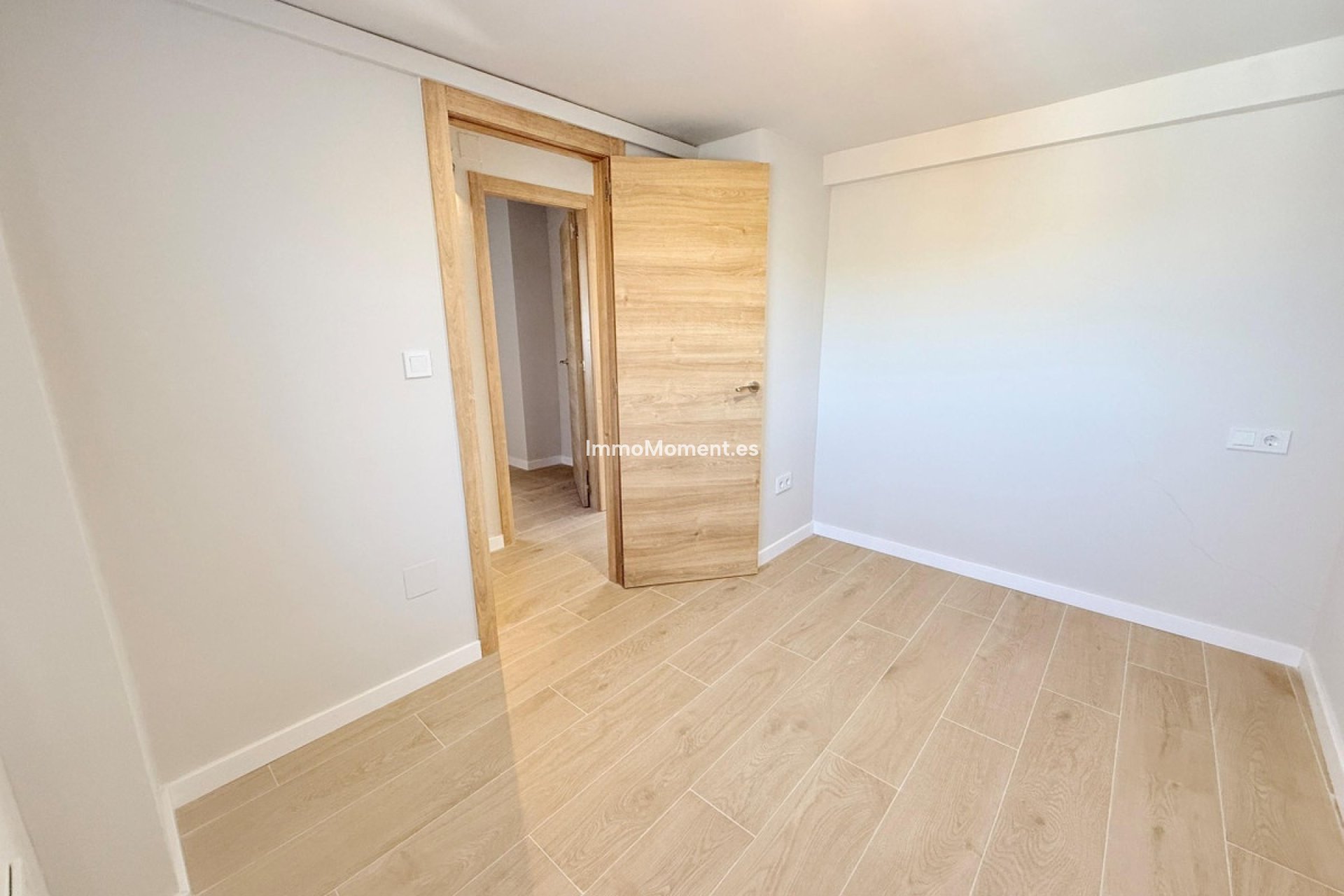 Resale - Country house - Inland  - Coín