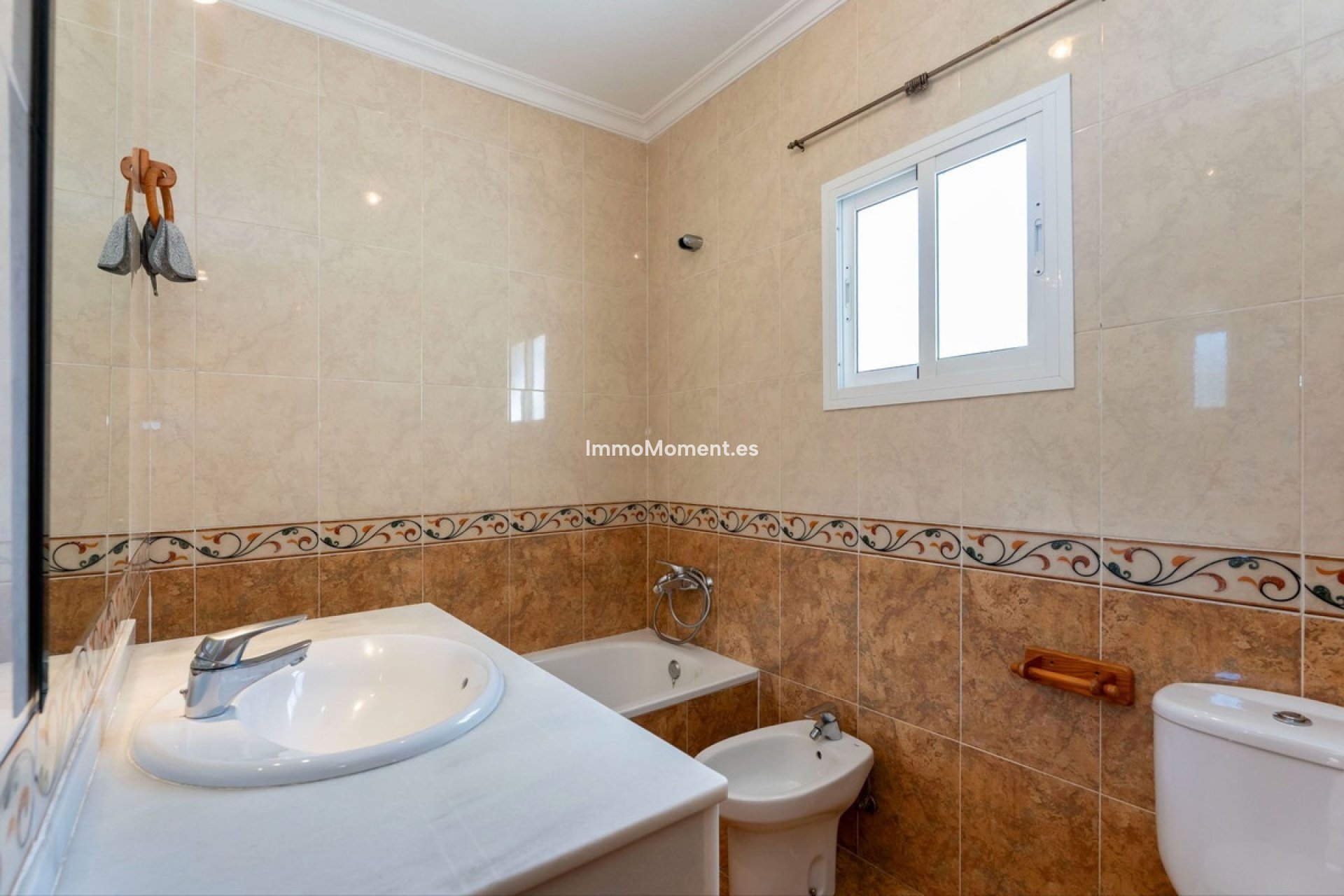 Resale - Country house - Inland  - Coín