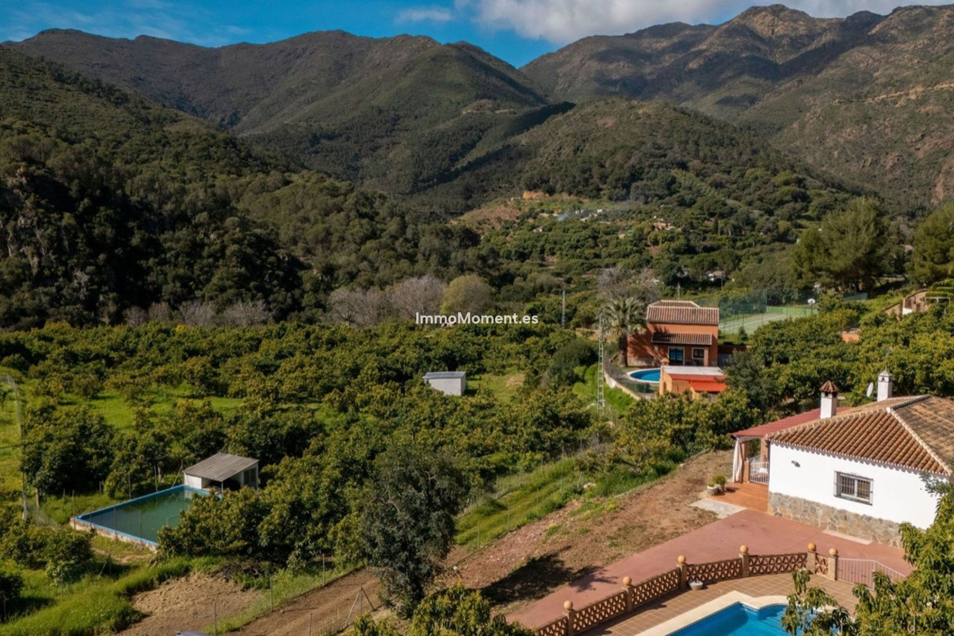 Resale - Country house - Inland  - Coín