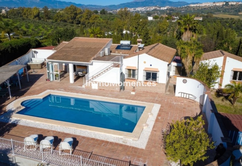 Resale - Country house - Inland  - Coín