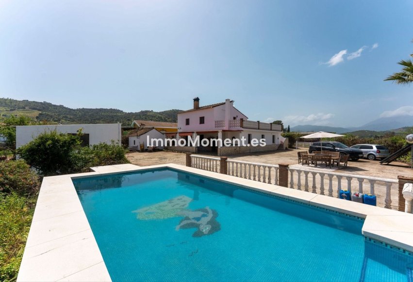 Resale - Country house - Inland  - Coín