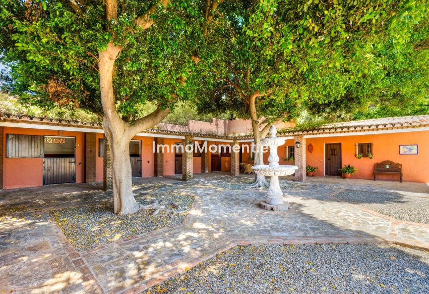 Resale - Country house - Inland  - Coín