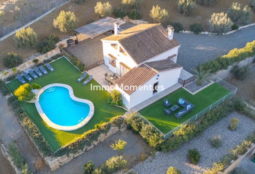 Resale - Country house - Inland  - Coín