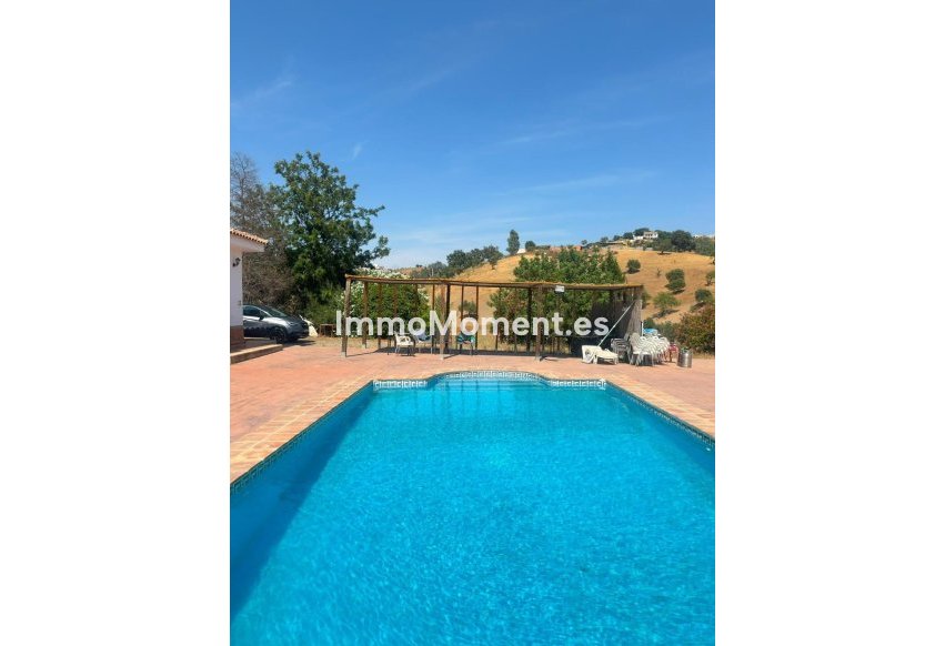 Resale - Country house - Inland  - Coín