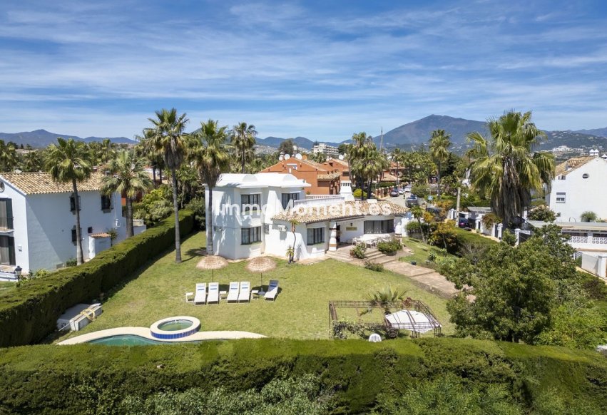 Resale - Detached villa - Estepona - Atalaya