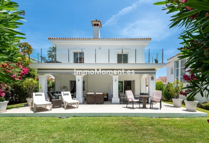 Resale - Detached villa - Estepona - Atalaya