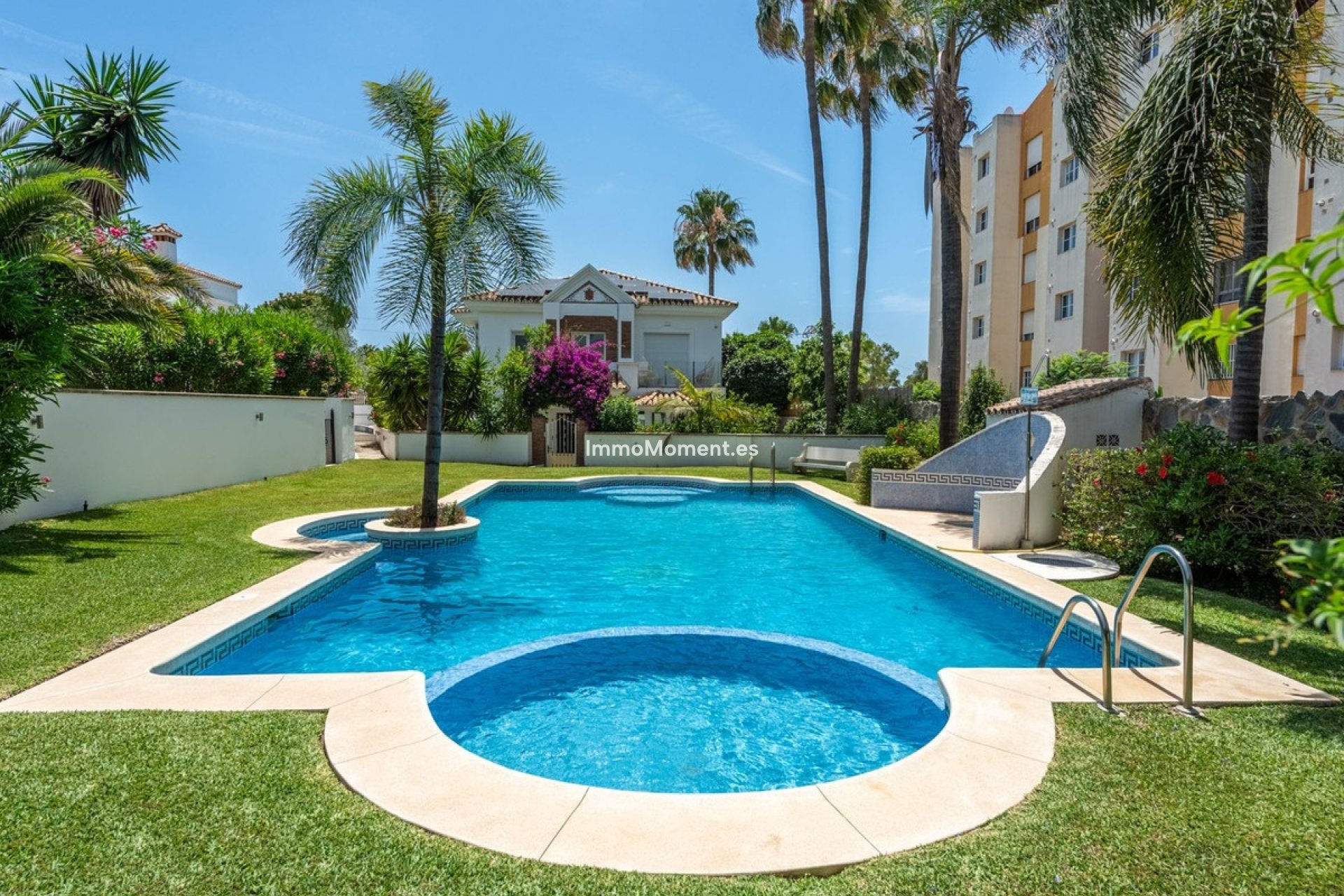 Resale - Detached villa - Estepona - Atalaya