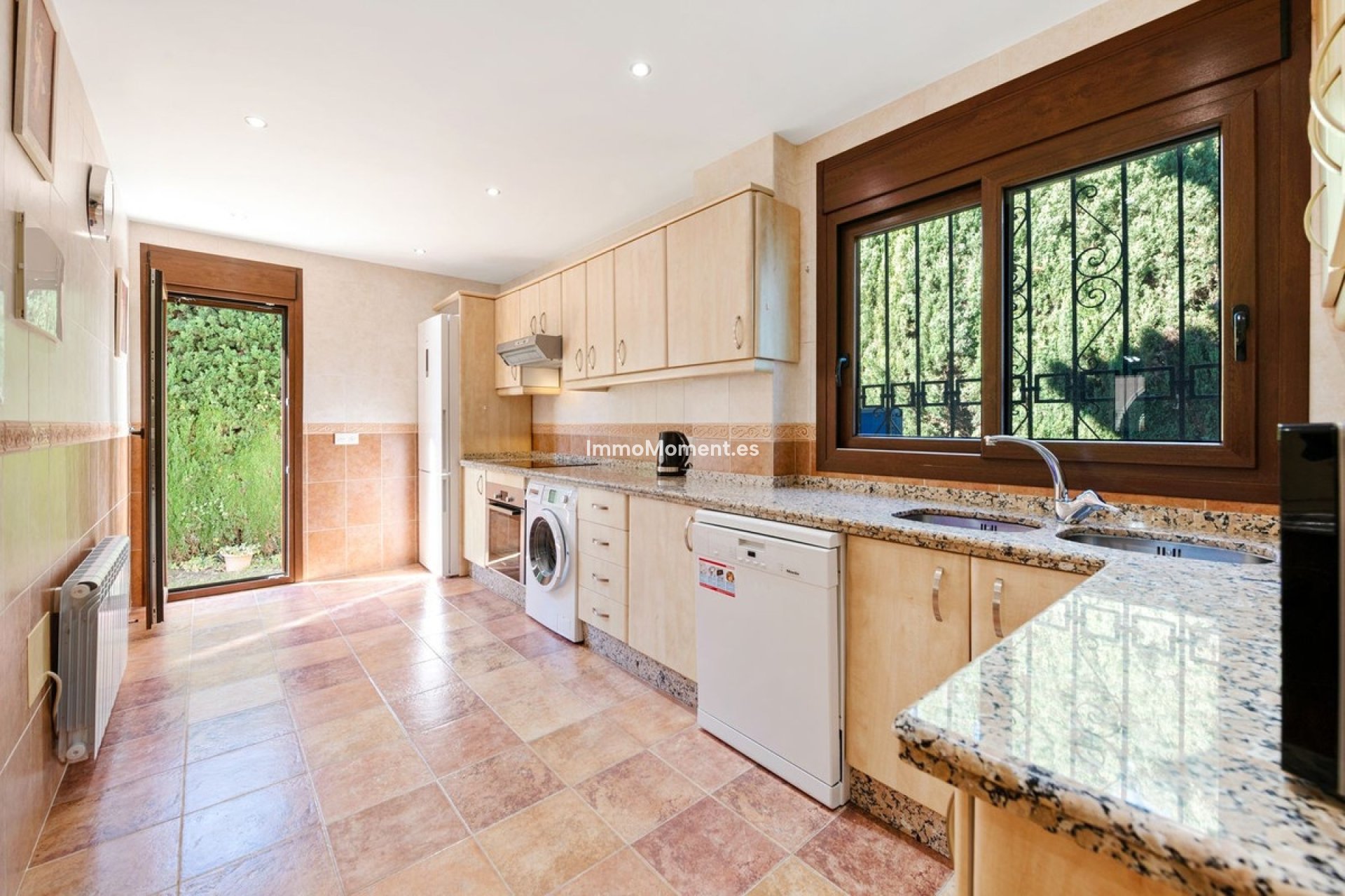 Resale - Detached villa - Estepona - Atalaya