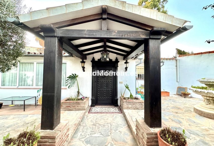 Resale - Detached villa - Estepona - Atalaya