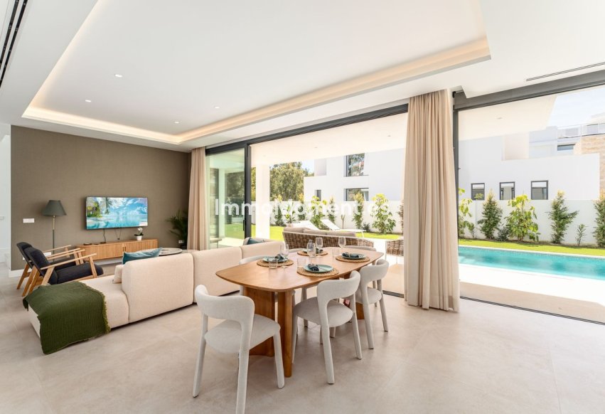 Resale - Detached villa - Estepona - Atalaya
