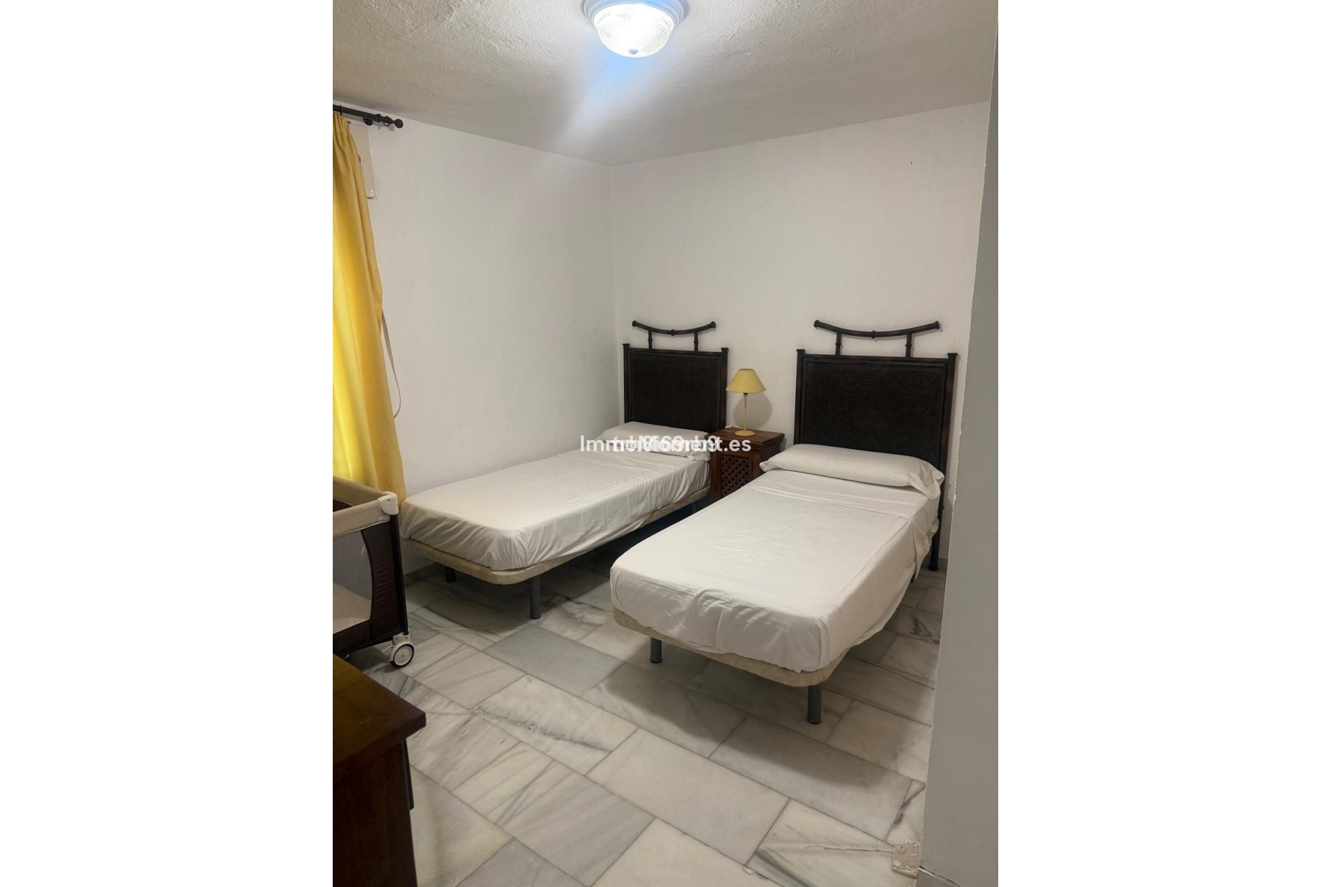 Resale - Detached villa - Estepona - Benamara